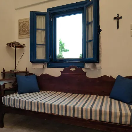 Nikolakis Traditional House In The Village. Holiday home Kamari (Santorini)