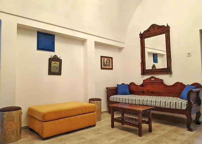 Nikolakis Traditional House In The Village. * Kamári