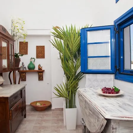 Nikolakis Traditional House In The Village. Kamári