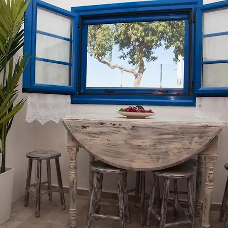 Nikolakis Traditional House In The Village. Kamári